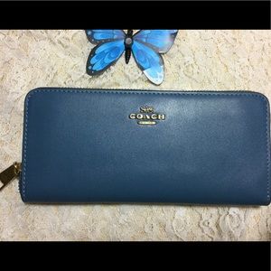 SOLD - NWT LakE Blue COACH ZIP AROUND WALLET lots of card slots